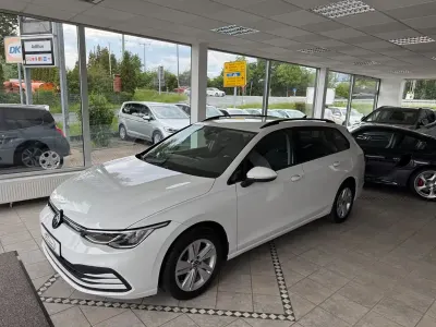Gebraucht VW Golf VIII Life 116 PS (85 kW) 2022 Weiß Kombi