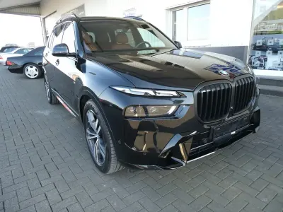Gebraucht BMW X7 M Sport 352 PS (258 kW) 2024 Schwarz SUV
