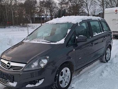 Grau Gebraucht 2012 Opel Zafira Van / Kleinbus | 5.999 € (Etwas zu teuer)