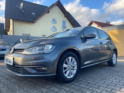 Grau Gebraucht 2018 VW Golf Trendline Limousine | 10.790 € (Fairer Preis)