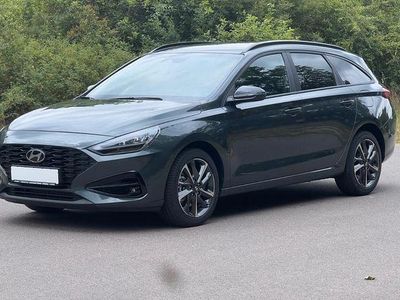 Grün Gebraucht 2024 Hyundai i30 Advantage Limousine | 26.490 € (Etwas zu teuer)