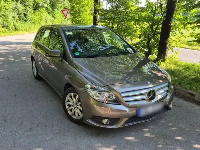 Gebraucht Mercedes B180 122 PS (89 kW) 2013 Grau Kleinwagen