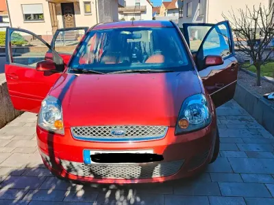 Gebraucht Ford Fiesta 65 PS (47 kW) 2008 Rot Kleinwagen