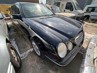 Second-hand Mercedes E280 204 CP (150 kW) 2002 Negru Berlinǎ