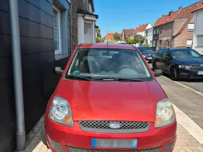 Gebraucht Ford Fiesta 60 PS (44 kW) 2007 Rot Kleinwagen