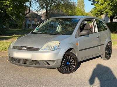 Second-hand Ford Fiesta 68 CP (50 kW) 2004 Gri Hatchback