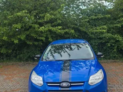 Gebraucht Ford Focus Trend 116 PS (85 kW) 2014 Blau Kombi