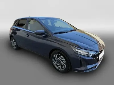 Neu Hyundai i20 90 PS (66 kW) 2026 Grau Kleinwagen