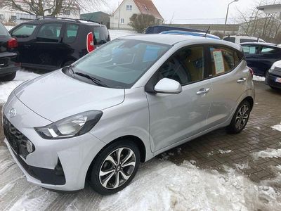 Gebraucht Hyundai i10 Trend 67 PS (49 kW) 2021 Silber Kleinwagen