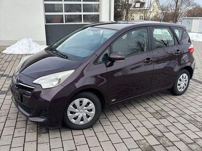 Gebraucht Toyota Verso-S 99 PS (72 kW) 2011 Violet Van / Kleinbus