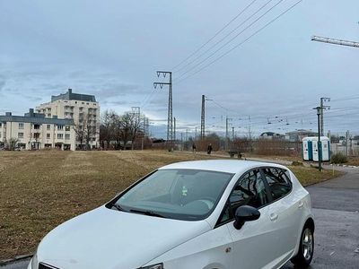 Weiß Gebraucht 2010 Seat Ibiza Kleinwagen | 2.500 € (Fairer Preis)