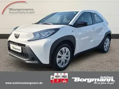 Neu Toyota Aygo X Business Edition 72 PS (52 kW) 2025 Weiss SUV