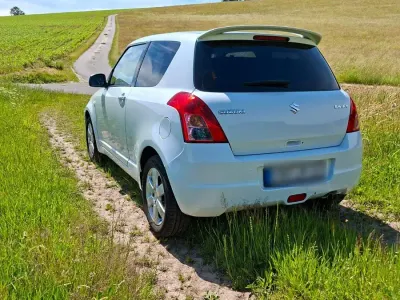 Gebraucht Suzuki Swift Club 94 PS (69 kW) 2010 Weiß Kleinwagen