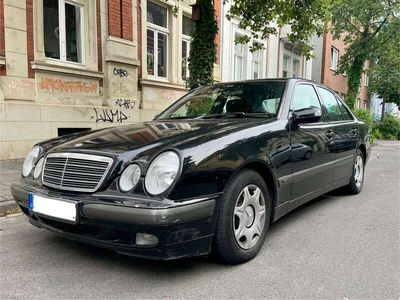 Mercedes E200