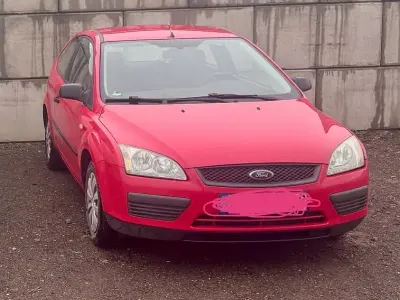 Occasion Ford Focus Trend 116 PK (85 kW) 2005 Rood Sedan
