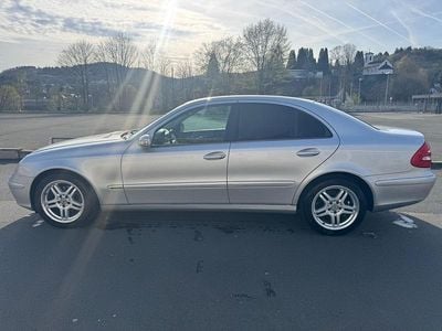 Usata Mercedes E220 150 CV (110 kW) 2005 Argento Berlina