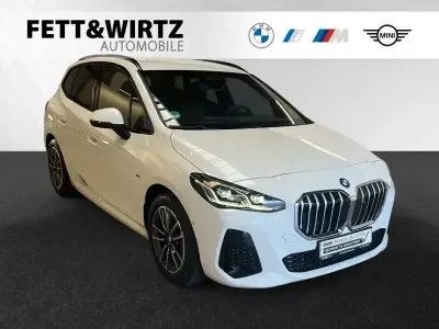 Gebraucht BMW 220 Active Tourer M Sport 163 PS (119 kW) 2025 Alpinweiß iii Van / Kleinbus