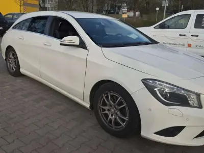 Gebraucht Mercedes CLA180 Shooting Brake Urban 122 PS (89 kW) 2016 Weiß Kombi