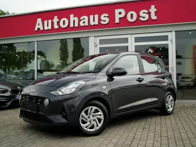Gebraucht Hyundai i10 Select 67 PS (49 kW) 2022 Grau Kleinwagen