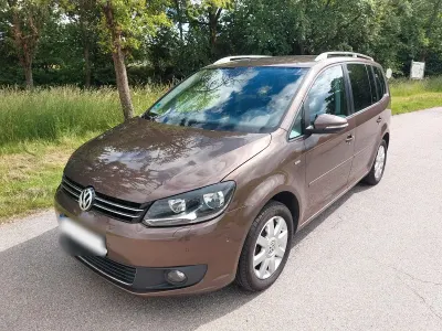 Gebraucht VW Touran Life 105 PS (77 kW) 2013 Braun Van / Kleinbus
