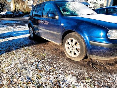 Blau Gebraucht 2000 VW Golf IV Kleinwagen | 950 € (Guter Preis)