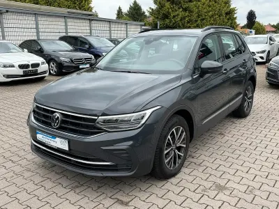 Gebraucht VW Tiguan Life 150 PS (110 kW) 2022 Grau SUV