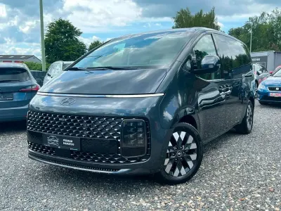 Gebraucht Hyundai Staria Signature 177 PS (130 kW) 2023 Grau Van / Kleinbus