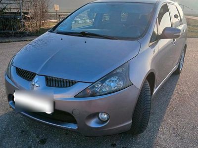 Grau Gebraucht 2005 Mitsubishi Grandis Van / Kleinbus | 2.550 € (Fairer Preis)