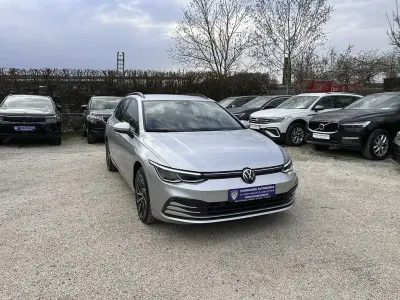 Gebraucht VW Golf VIII Life 150 PS (110 kW) 2022 Reflexsilber Kombi