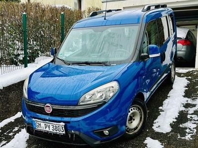 Blau Gebraucht 2016 Fiat Doblò Lounge Van / Kleinbus | 10.920 € (Teuer)