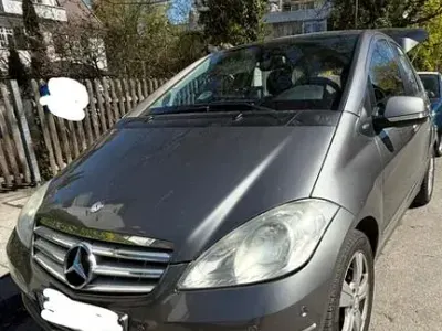 Używany Mercedes A180 116 KM (85 kW) 2009 Szary Minivan