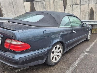 Second-hand Mercedes CLK200 136 CP (100 kW) 2004 Albastru Cabrio