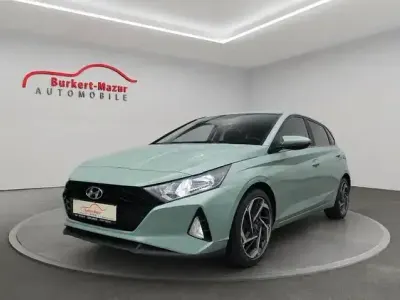 Gebraucht Hyundai i20 101 PS (74 kW) 2022 Grün Kleinwagen