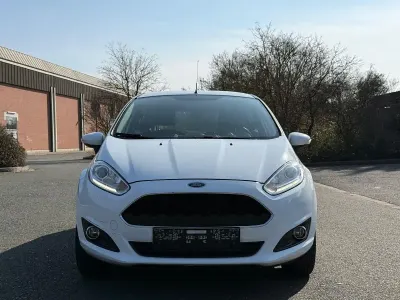 Gebraucht Ford Fiesta Celebration 80 PS (58 kW) 2016 Weiß Kleinwagen