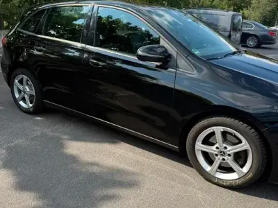 Gebraucht Mercedes B200 150 PS (110 kW) 2019 Schwarz Van / Kleinbus