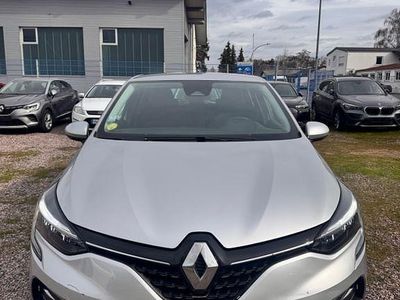 Używany Renault Clio V 86 KM (63 kW) 2021 Srebrny Sedan/Limuzyna