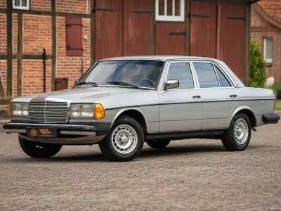 Gebraucht Mercedes 300 125 PS (91 kW) 1983 Silber Limousine