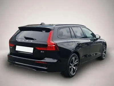 Gebraucht Volvo V60 Plus 197 PS (144 kW) 2025 Manufacturer Kombi