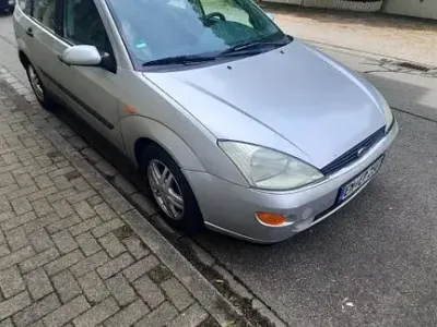 Gebraucht Ford Focus Trend 101 PS (74 kW) 1999 Schwarz Limousine