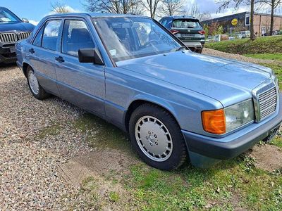 Second-hand Mercedes 190 118 CP (86 kW) 1990 Albastru Berlinǎ