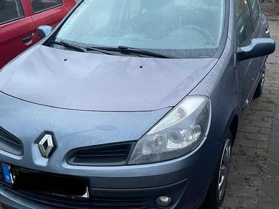 Blau Gebraucht 2007 Renault Clio II Kleinwagen | 2.950 €