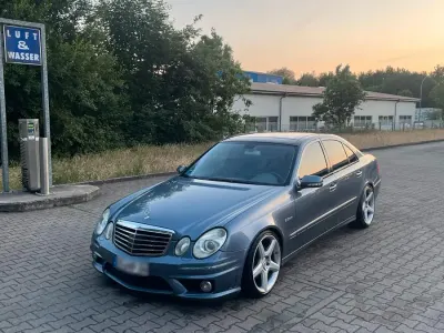Usata Mercedes E500 AMG 306 CV (225 kW) 2002 Blu Berlina