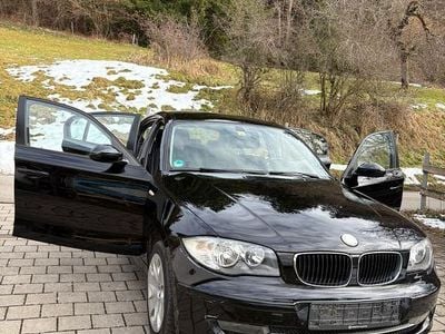 Gebraucht BMW 116 122 PS (89 kW) 2009 Schwarz Kleinwagen