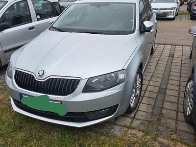 Usado Skoda Octavia Joy 150 HP (110 kW) 2016 Cinzento Citadino