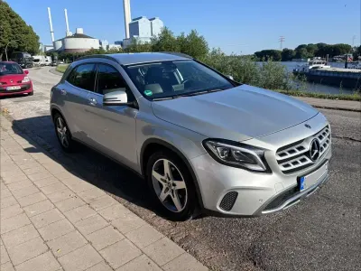 Gebraucht Mercedes GLA180 Urban 122 PS (89 kW) 2019 Silber SUV