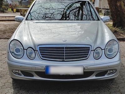 Usata Mercedes E200 163 CV (119 kW) 2004 Argento Berlina