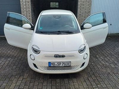 Weiß Gebraucht 2025 Fiat 500e Icon Limousine | 22.500 € (Superpreis)