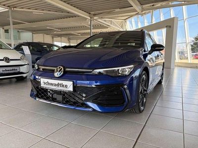 Gebraucht VW Golf VIII R-line 150 PS (110 kW) 2026 Lapiz blue metallic Kombi