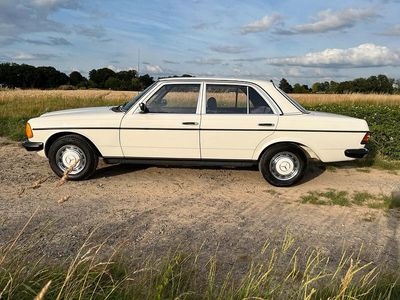 Usata Mercedes 200 109 CV (80 kW) 1982 Bianco Berlina