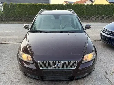 Gebraucht Volvo V50 Momentum 109 PS (80 kW) 2006 Blackcurrant pearl / metallic Kombi